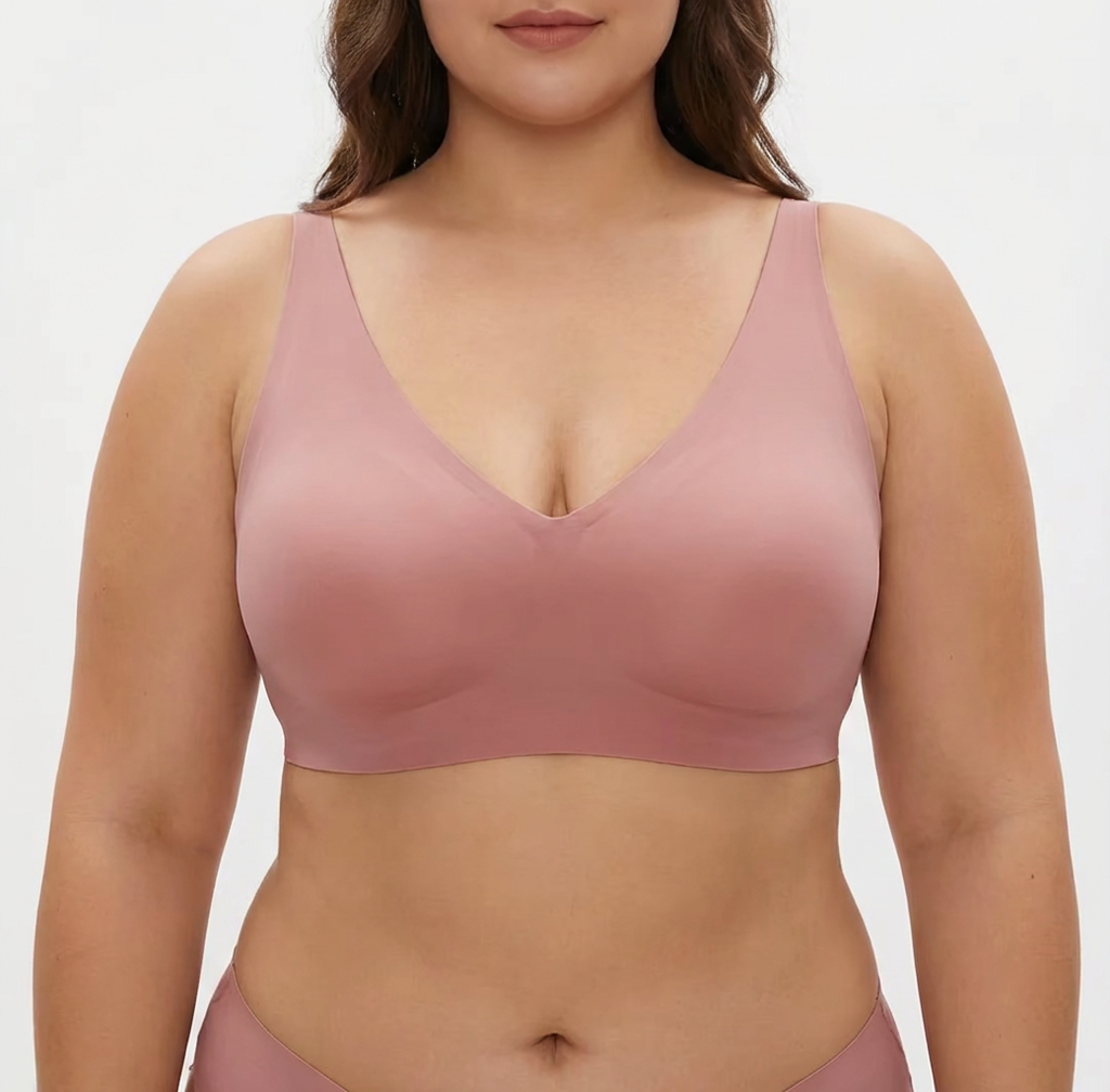 Seamless Gel Bra - Plus size model