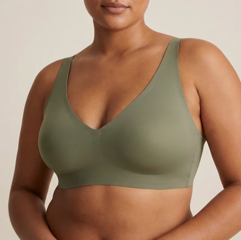 Seamless Gel Bra - Plus size model