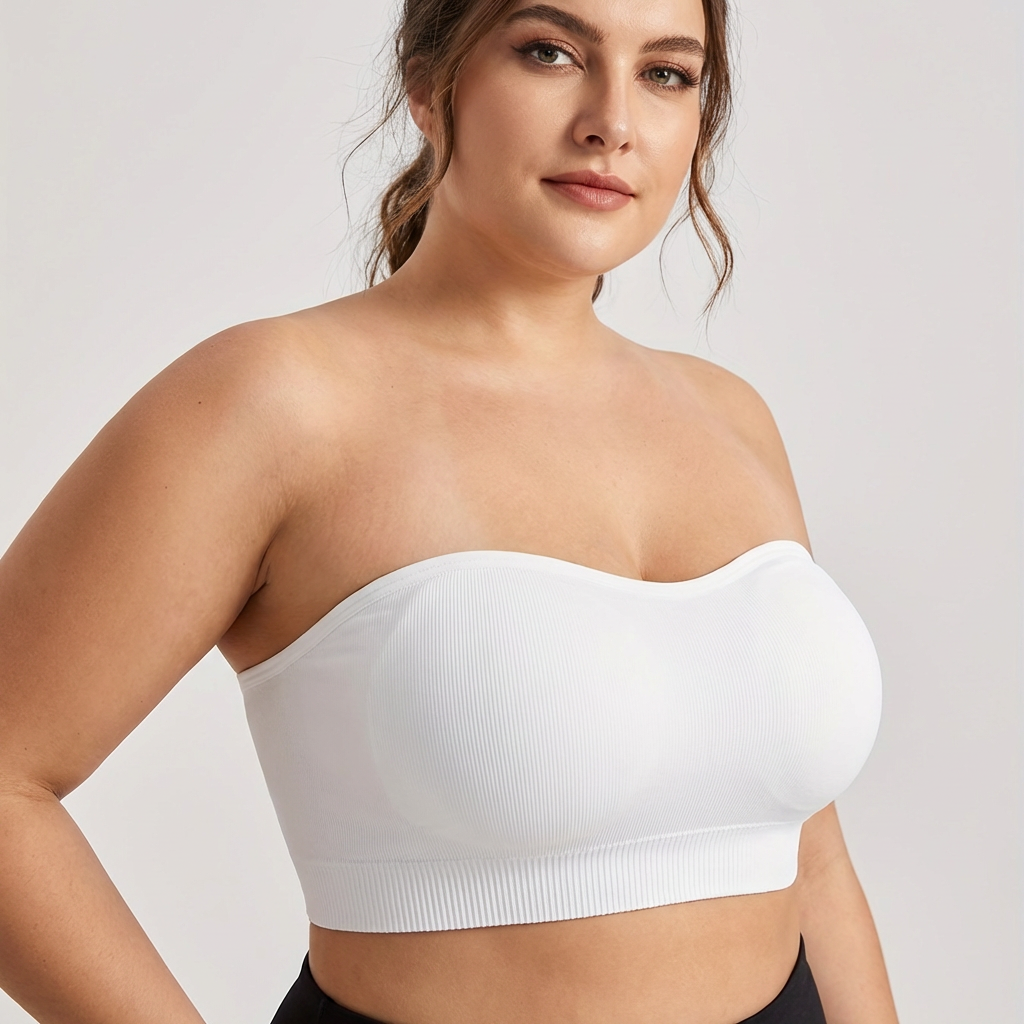 Bra with Detachable Straps - Plus size model