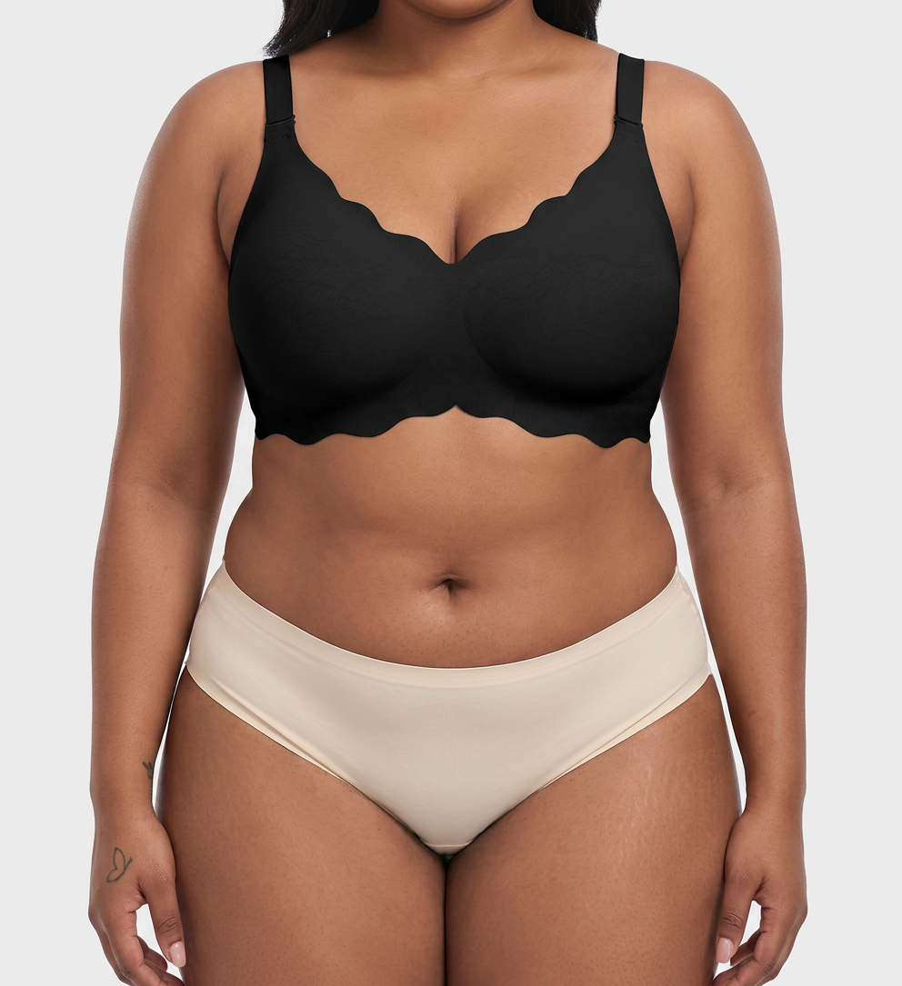 Wireless Bra - Plus size model