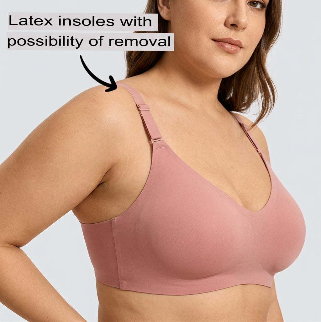 Seamless Gel Bra - Plus size model