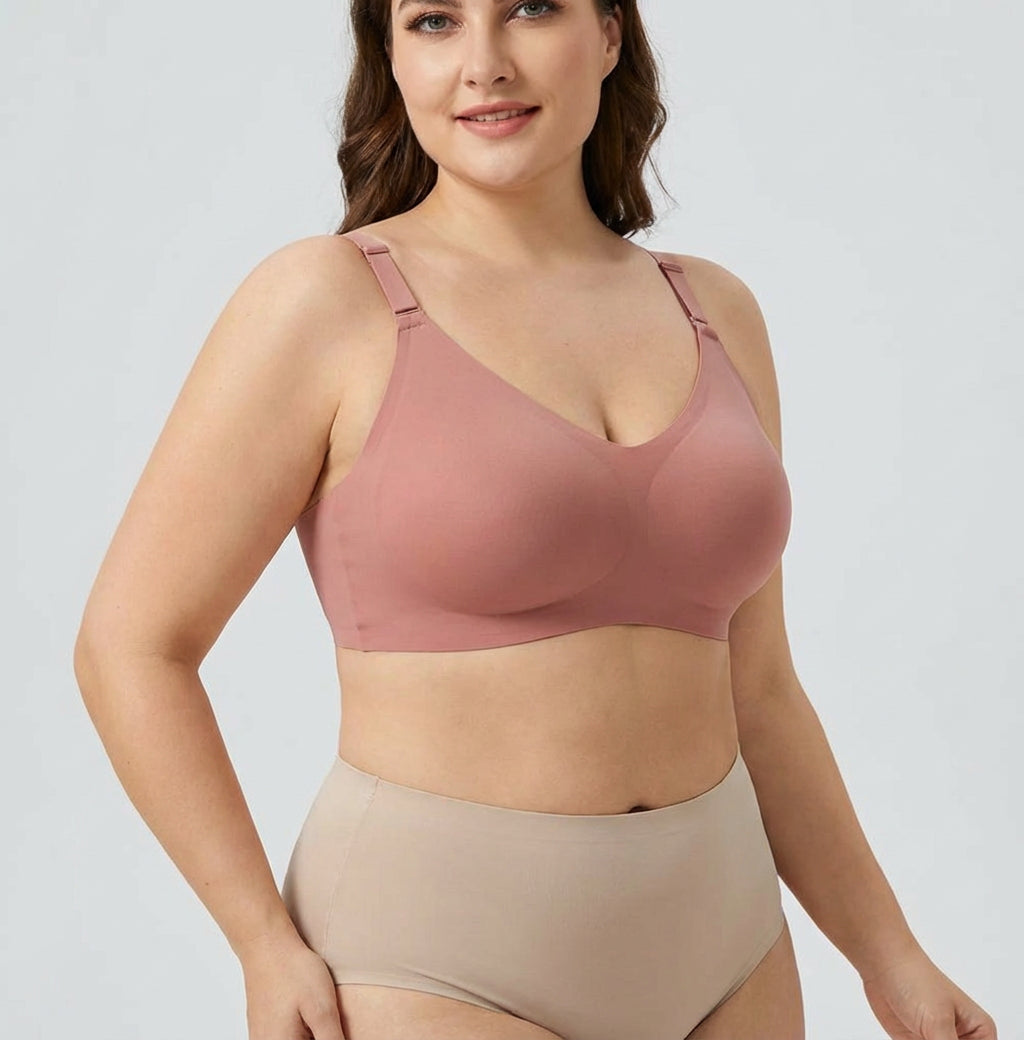 Seamless Gel Bra - Plus size model