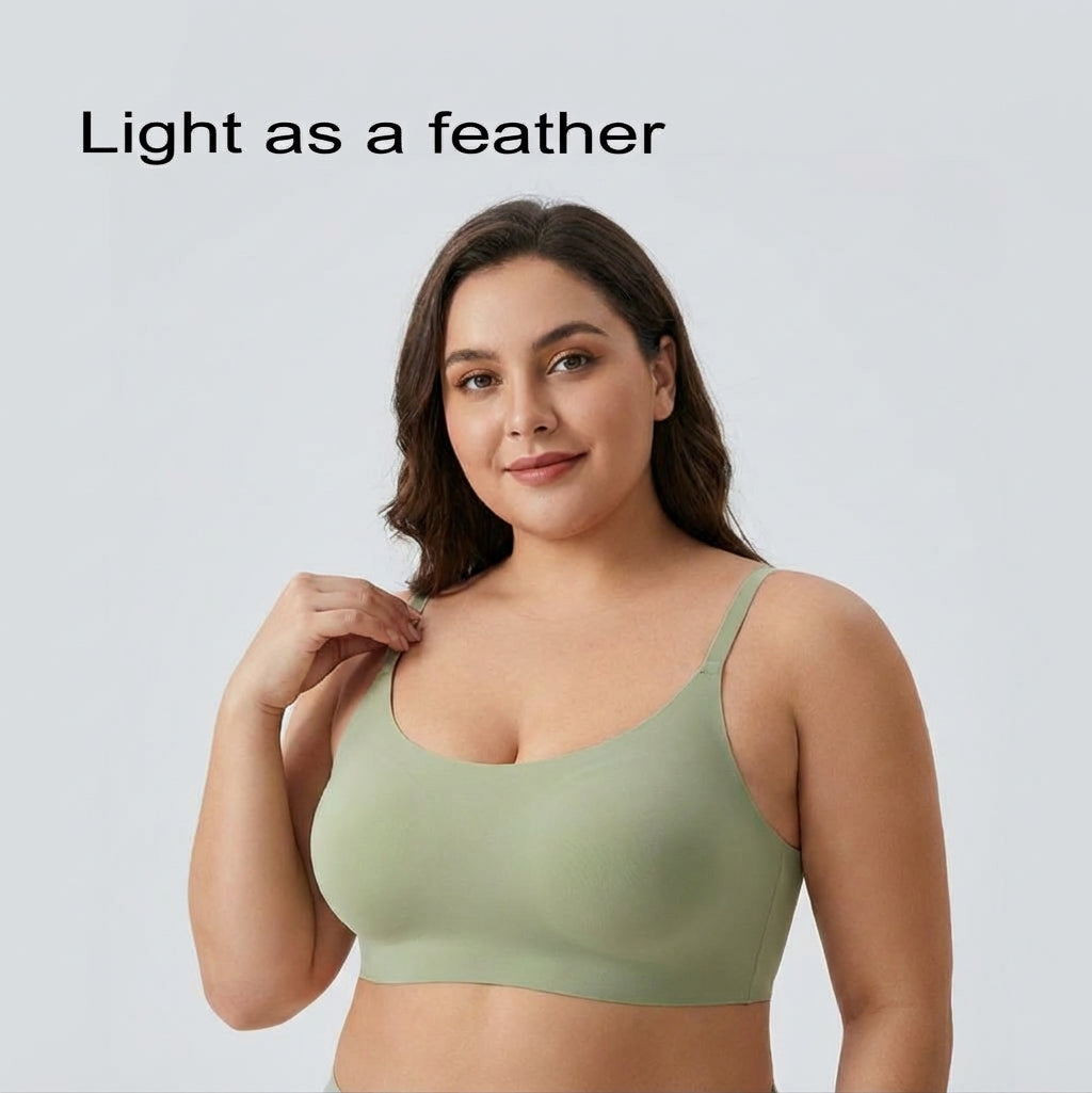 Seamless Gel Bra - Plus size model