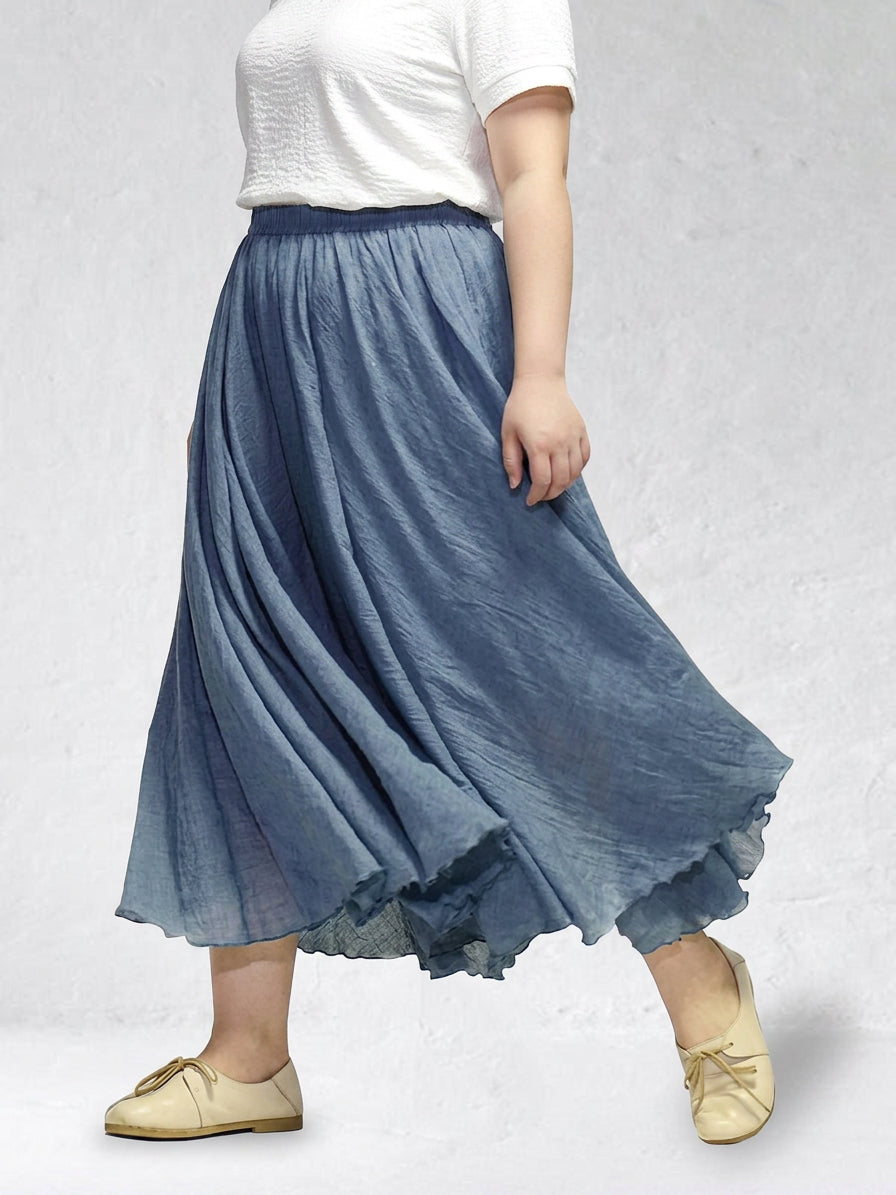 Shiny pearl skirt - Effortless movement - Plus size model