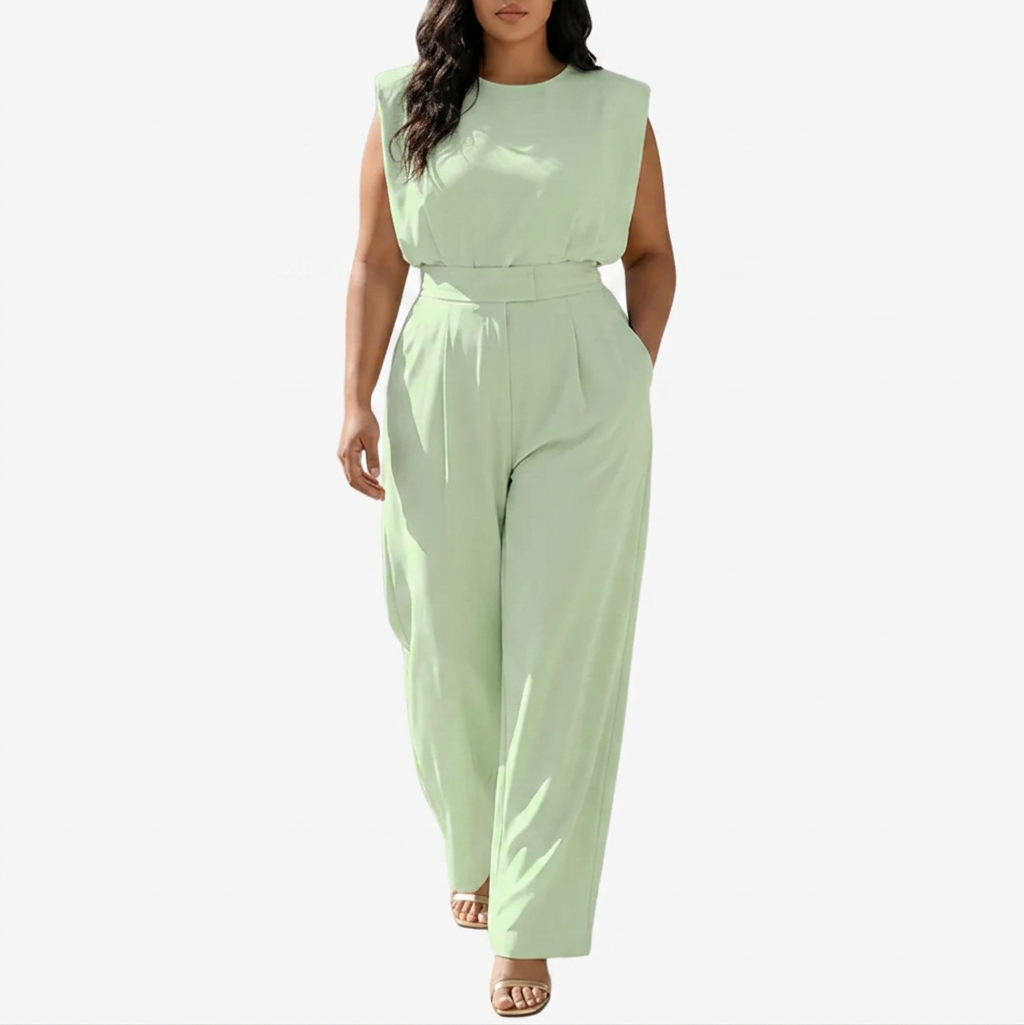 Ariadna™ | Jumpsuit with Belt - Plus size model