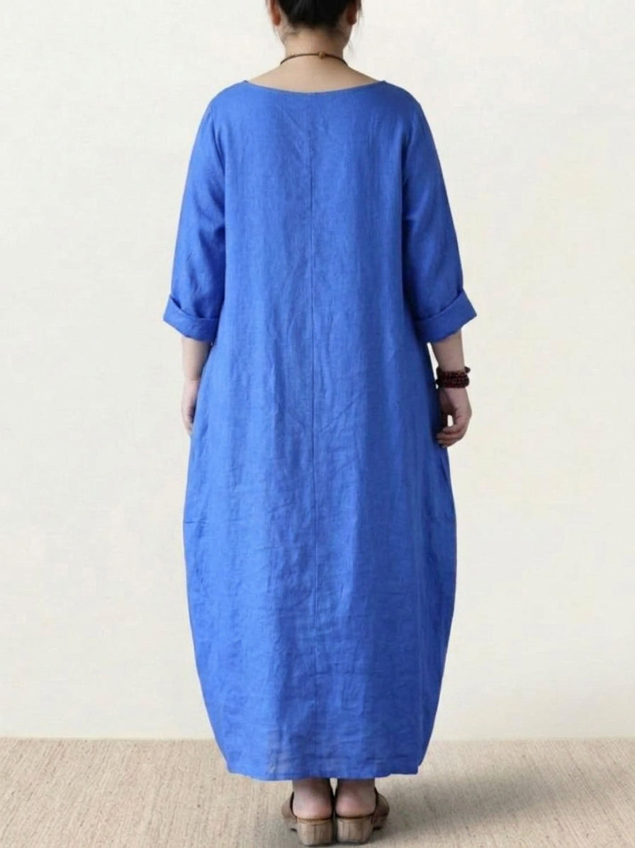 Vivian - Bohemian Maxi Dress - Plus size model