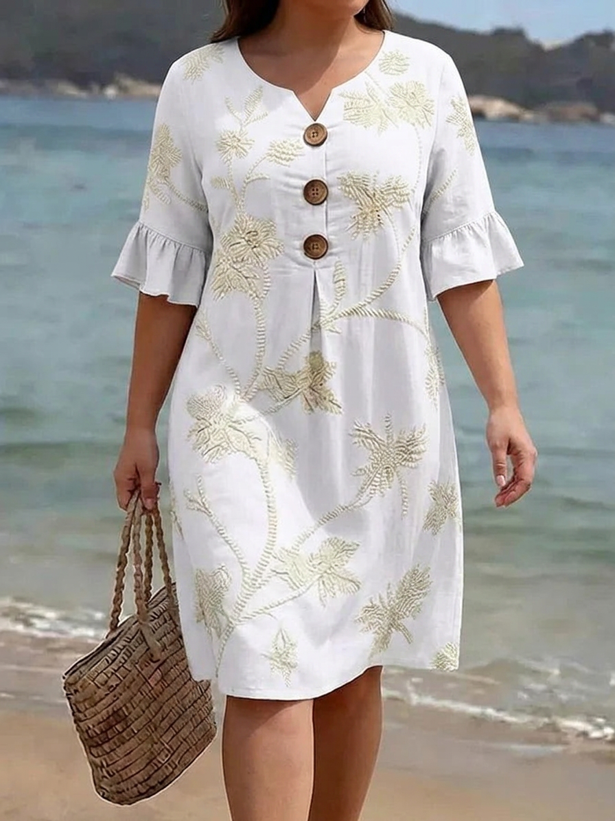 Layla - Elegant Casual Dress - Plus size model