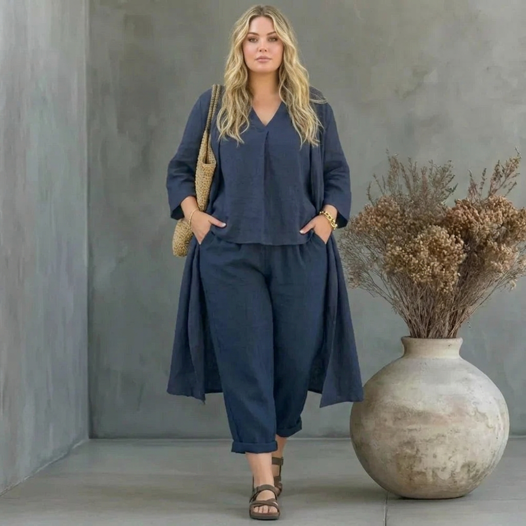 Lucia: Complete two-piece set - Plus size model