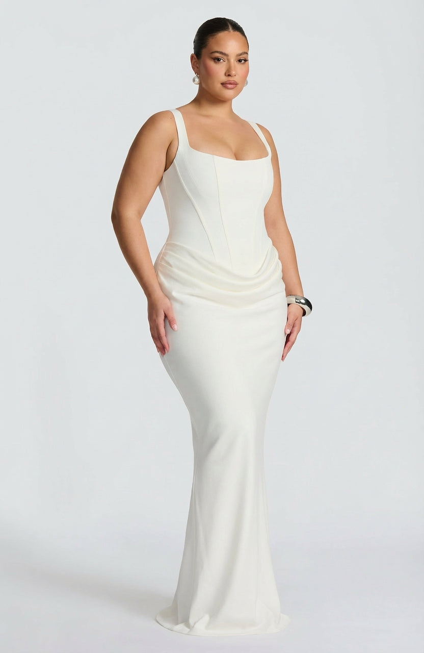 CELESTE | SQUARE NECK MAXI DRESS - Plus size model
