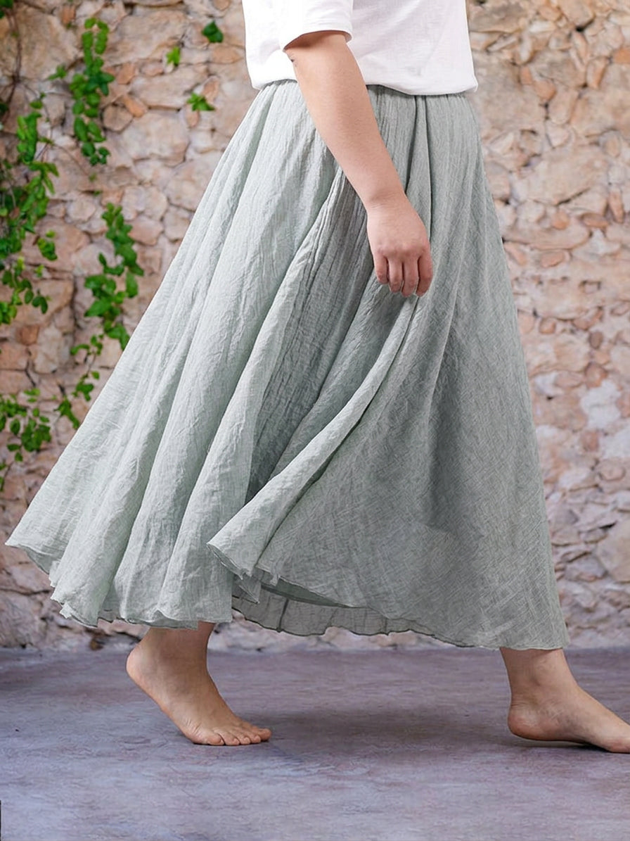 Shiny pearl skirt - Effortless movement - Plus size model