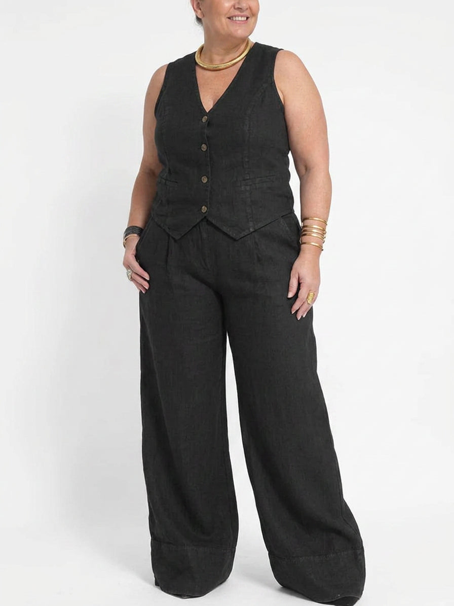 Aira – Co-ord Set Elegant Two-Piece With Waistcoat & Trousers Wide-Leg - Plus size model