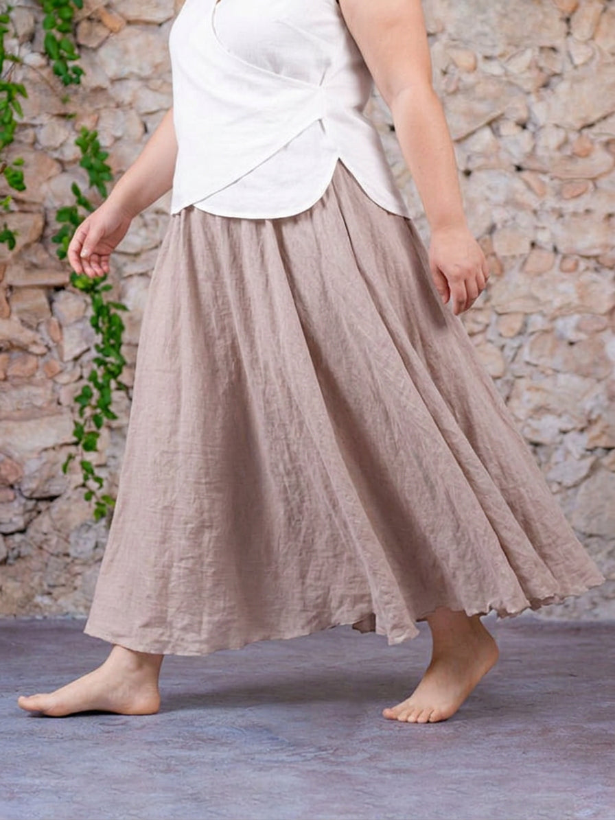 Shiny pearl skirt - Effortless movement - Plus size model