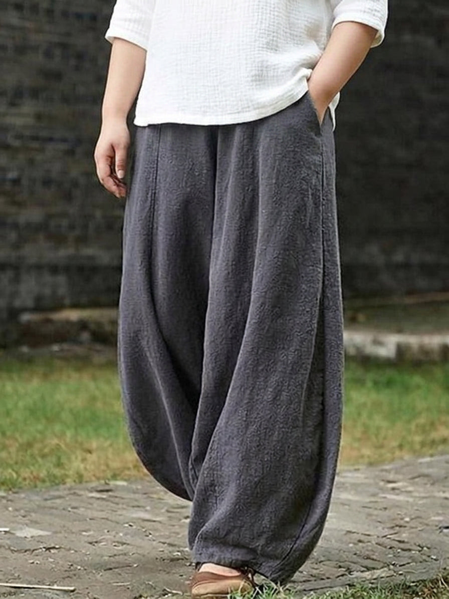 Maggie's Comfort Lantern Pants: Uncomplicated elegance - Plus size model