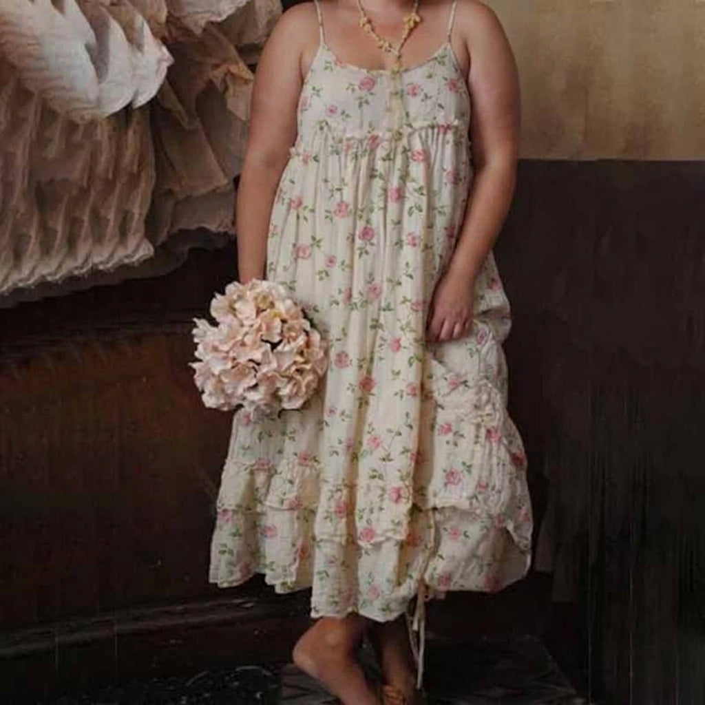 Barbara Flower Maxi Dress: Effortless Elegance - Plus size model