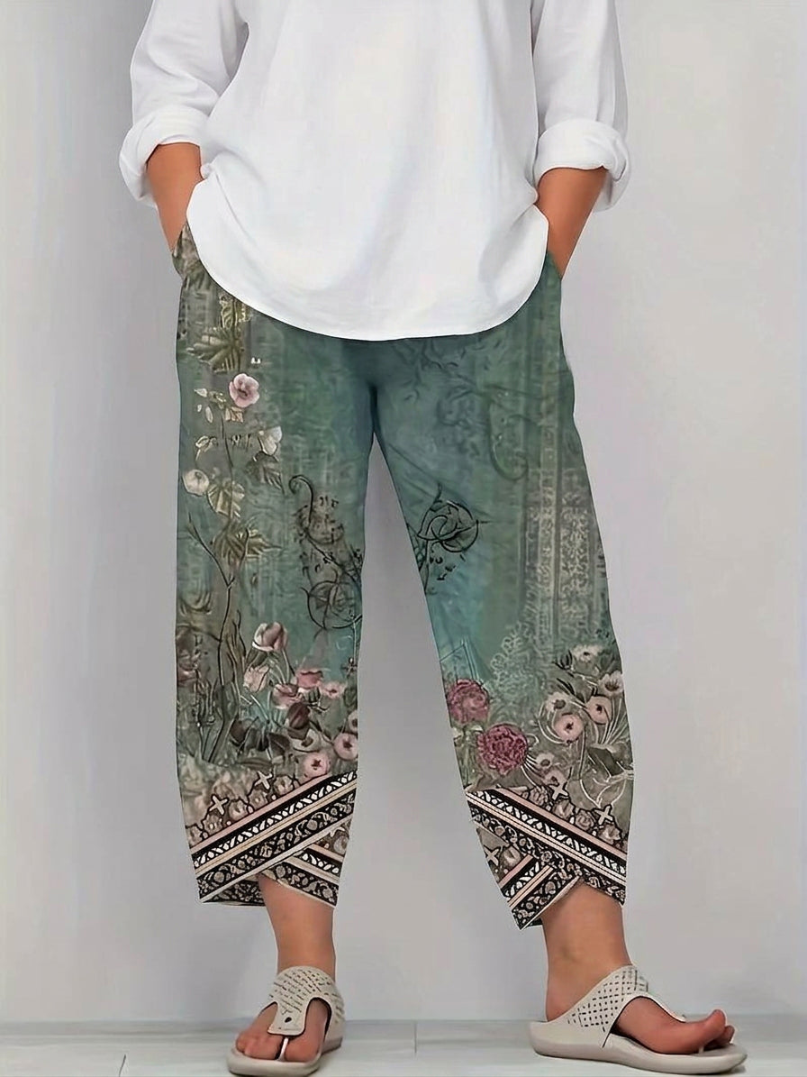 Natasha | Vintage Floral Capri Pant With Elastic Waist - Plus size model