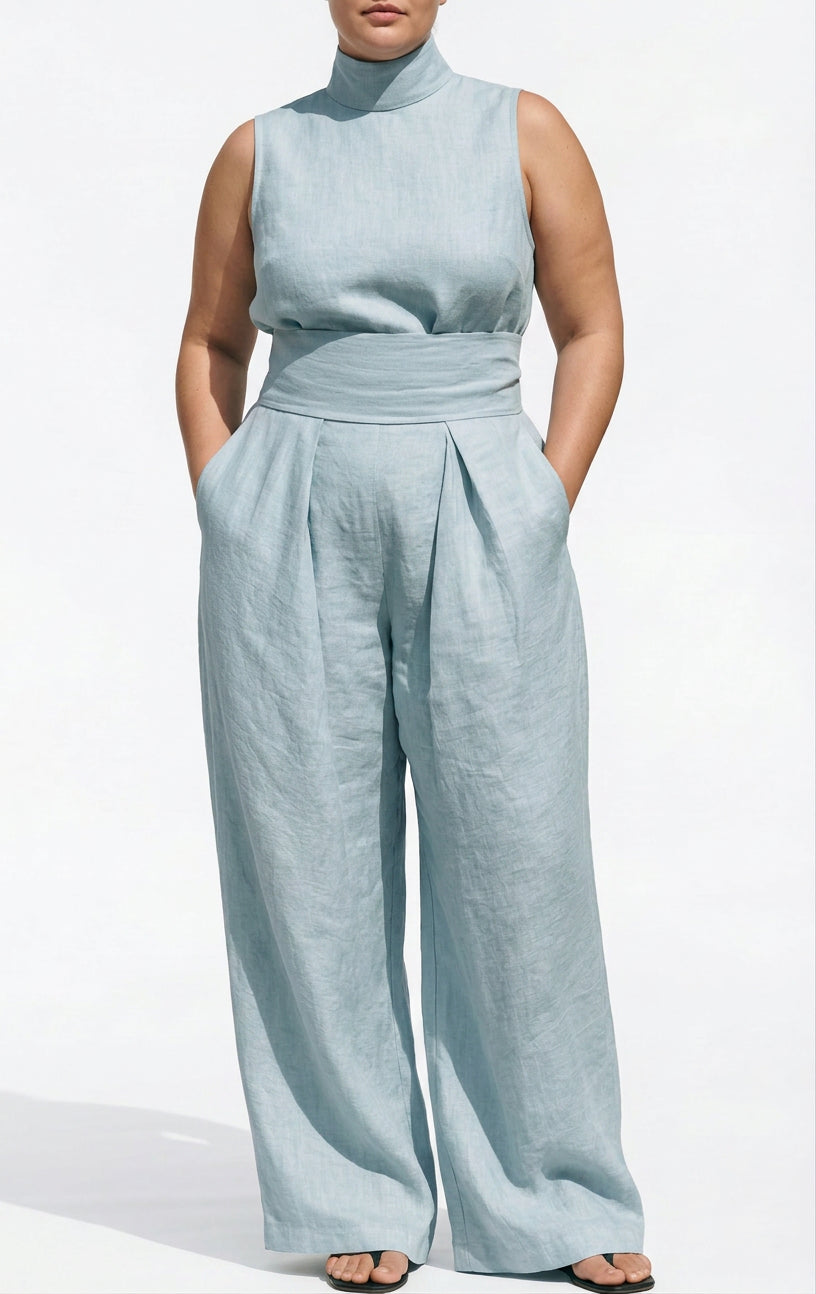 Gaile - Co-ord Set Minimalist Linen - Plus size model
