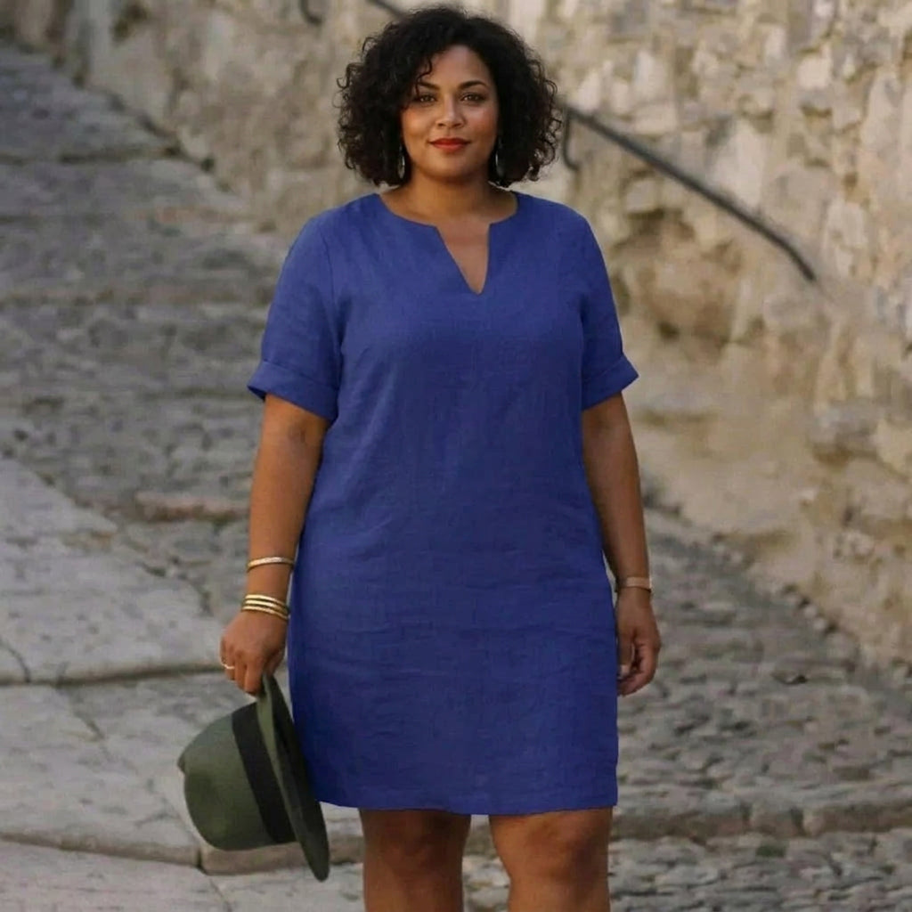 AMELIA | FLATTERING DRESS - Plus size model