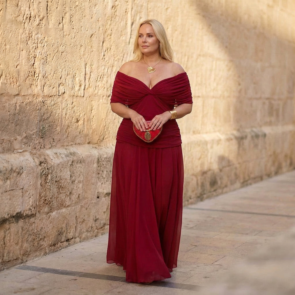 Harper | elegant red dress - Plus size model