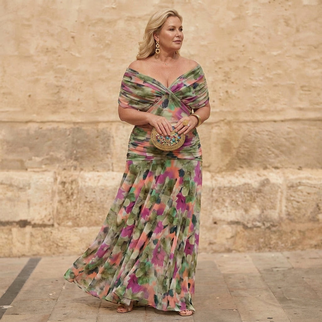 Kelsey | Colorful Elegant Dress - Plus size model