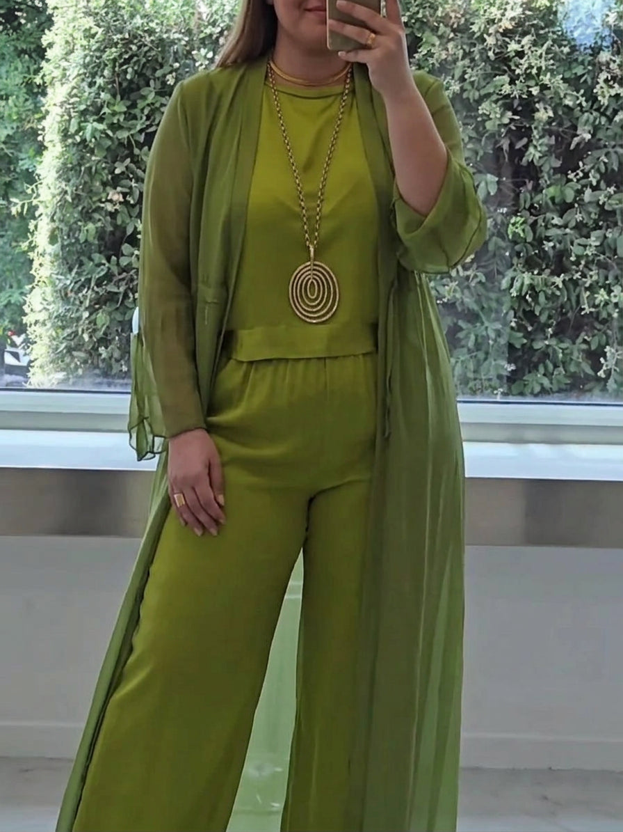 Lysoria - Elegant Comfortable Set - Plus size model