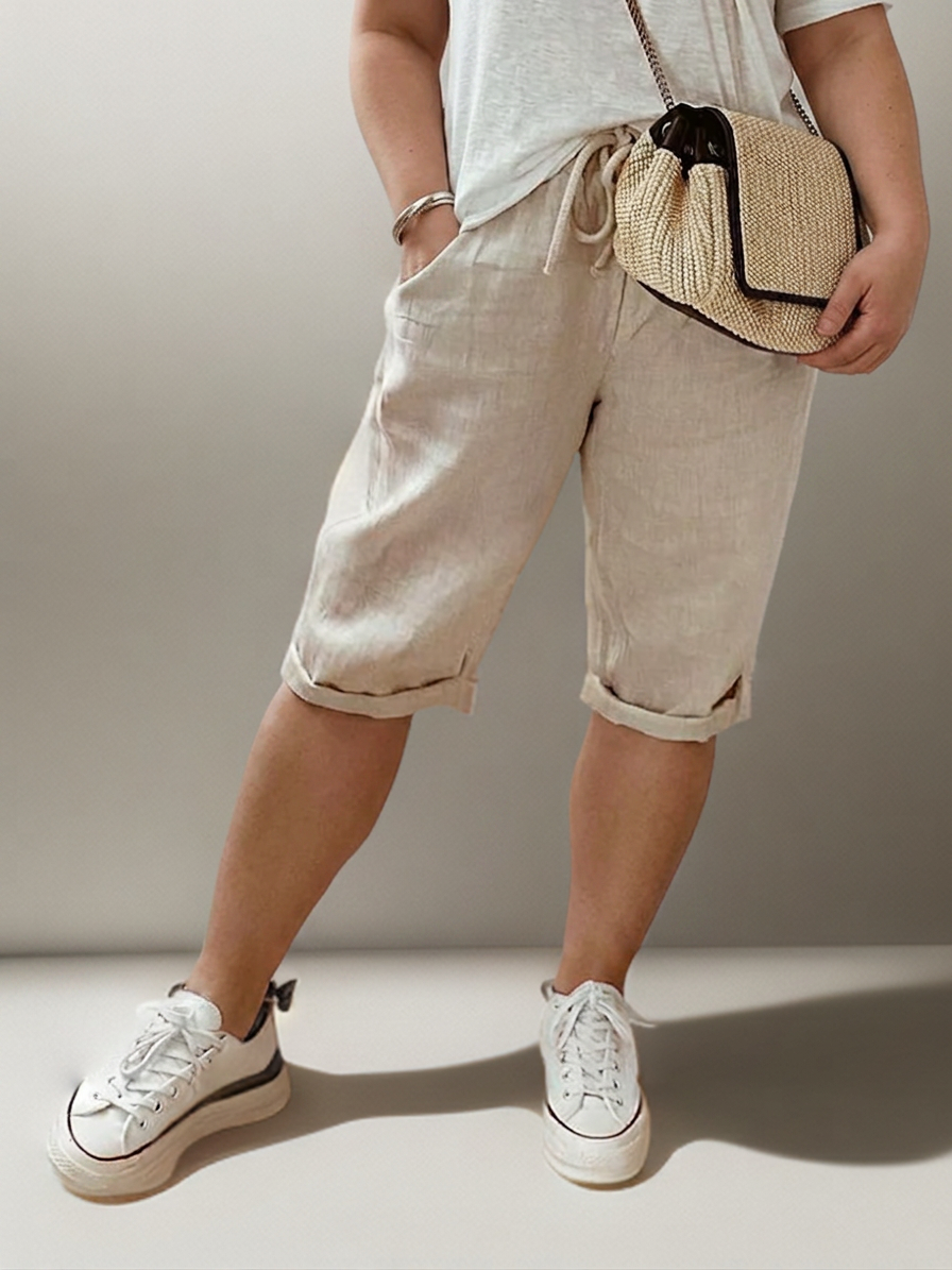 Beatrice | Trousers with drawstring and side pockets - Plus size model