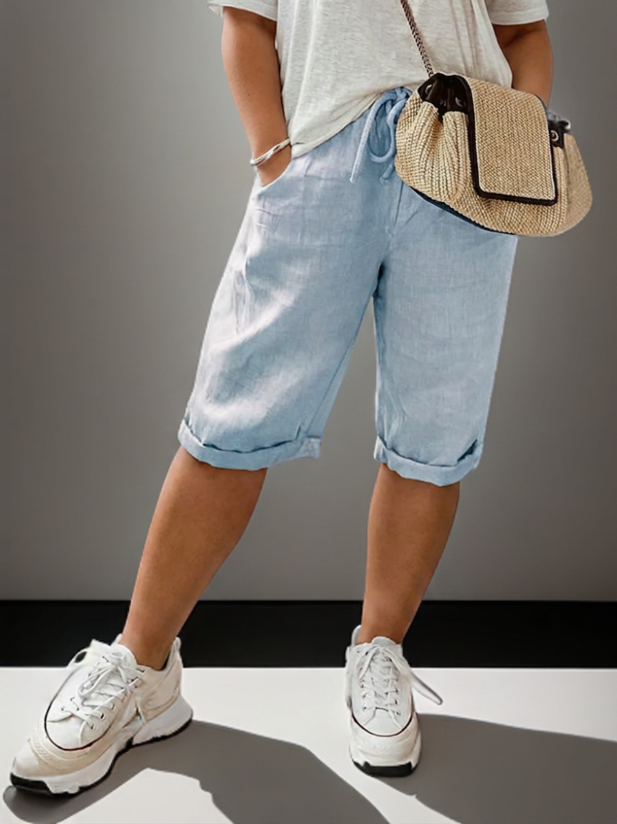 Beatrice | Trousers with drawstring and side pockets - Plus size model