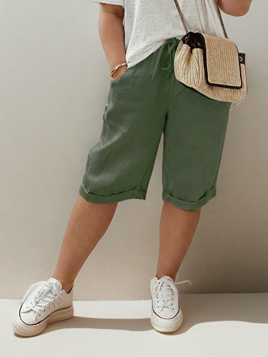 Beatrice | Trousers with drawstring and side pockets - Plus size model