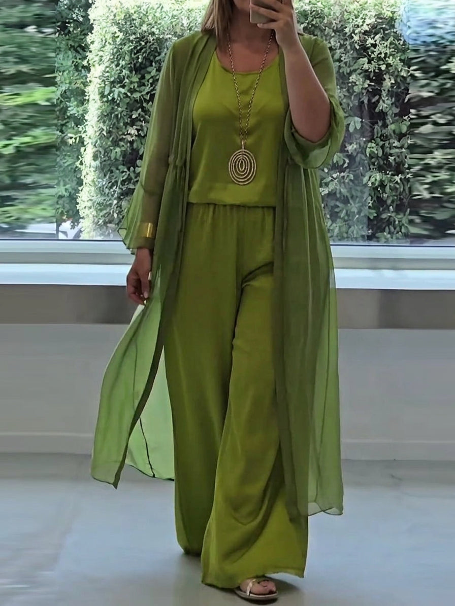 Lysoria - Elegant Comfortable Set - Plus size model