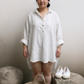 Jaila | Vintage V-neck blouse with buttons - Plus size model