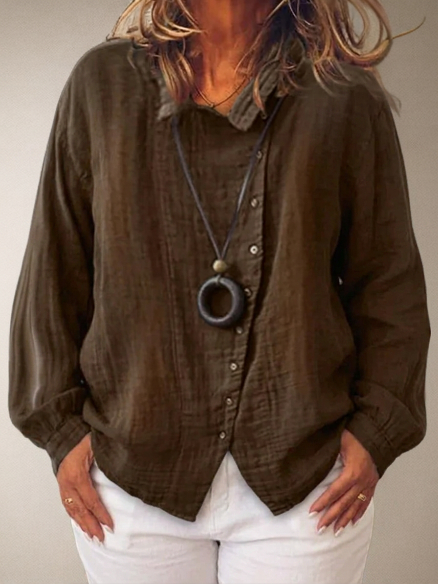 Olivia┃Long sleeve shirt with buttons - Plus size model