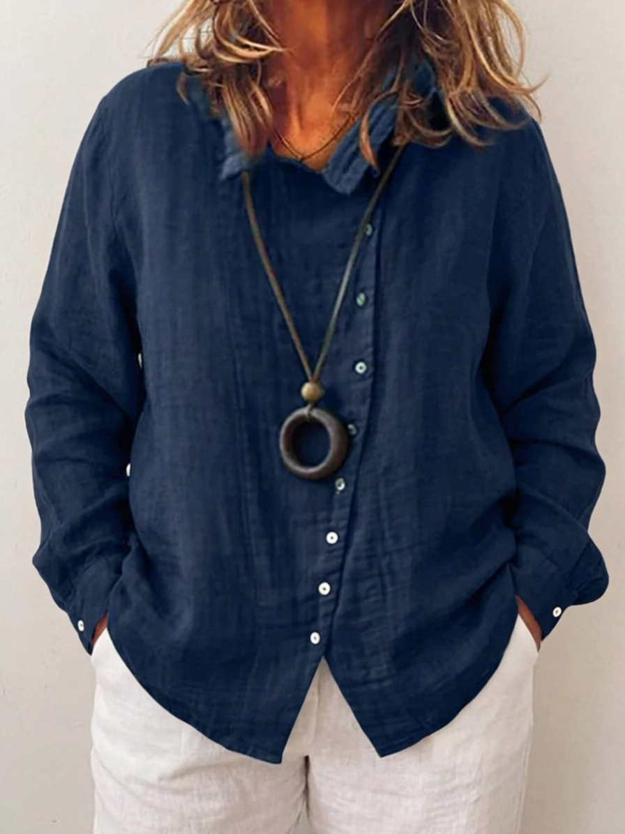 Olivia┃Long sleeve shirt with buttons - Plus size model