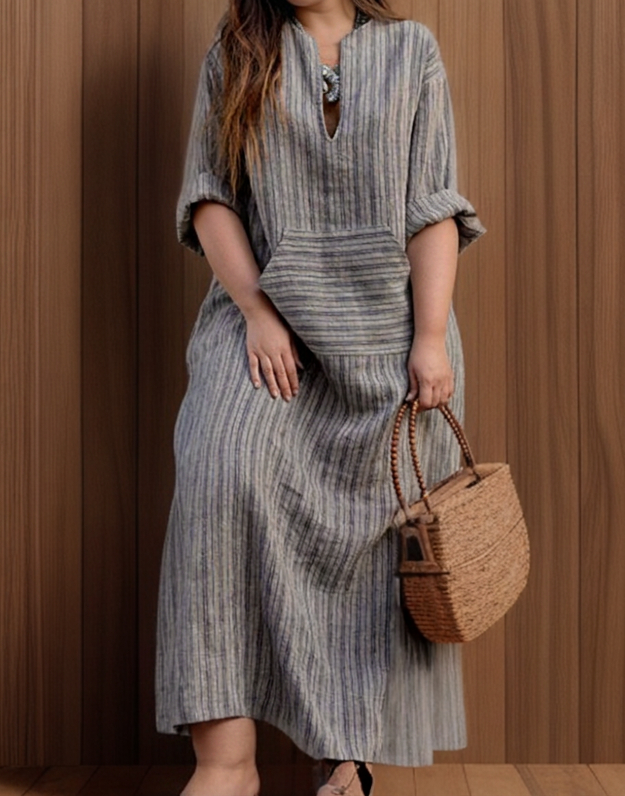 Hailey┃Casual long dress with vintage stripes and V-neck - Plus size model