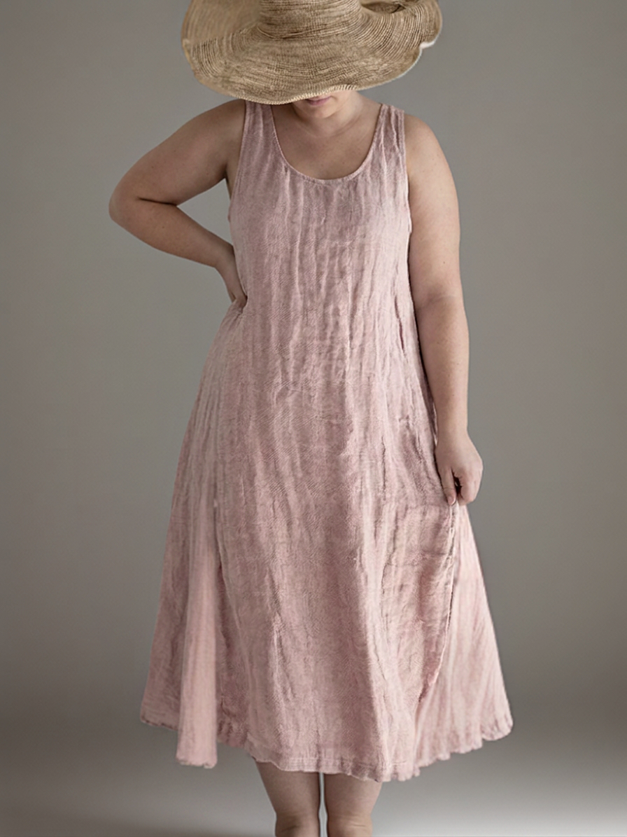 Daniella | Elegant sleeveless maxi dress - Plus size model