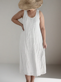 Daniella | Elegant sleeveless maxi dress - Plus size model