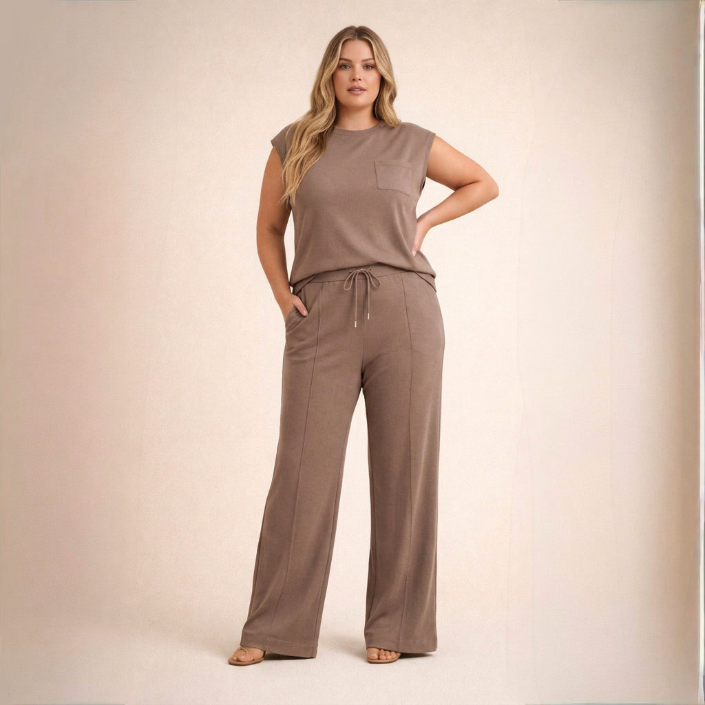 Paulina | Comfortable Daily Set - Plus size model