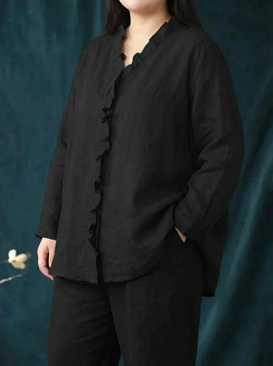 Eline | Elegant Linen Summer Blouse - Plus size model