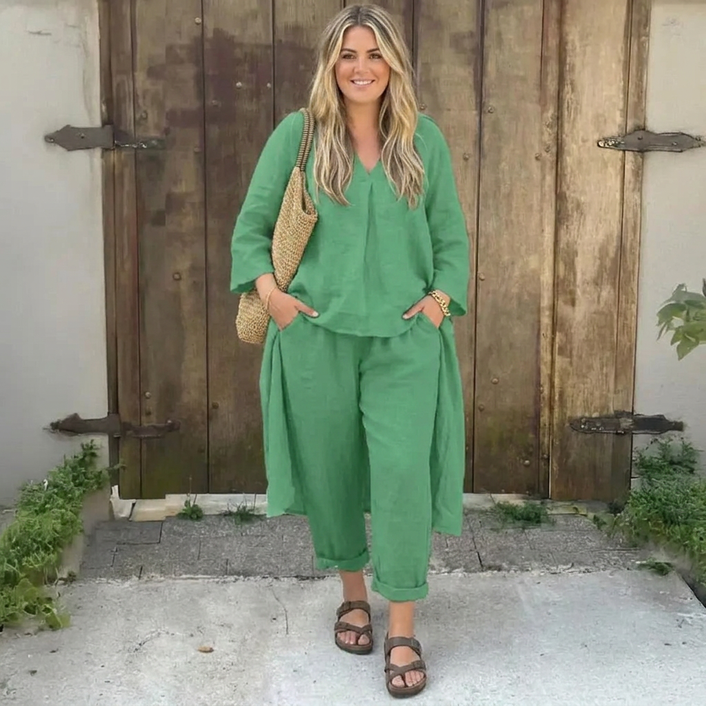Lucia: Complete two-piece set - Plus size model