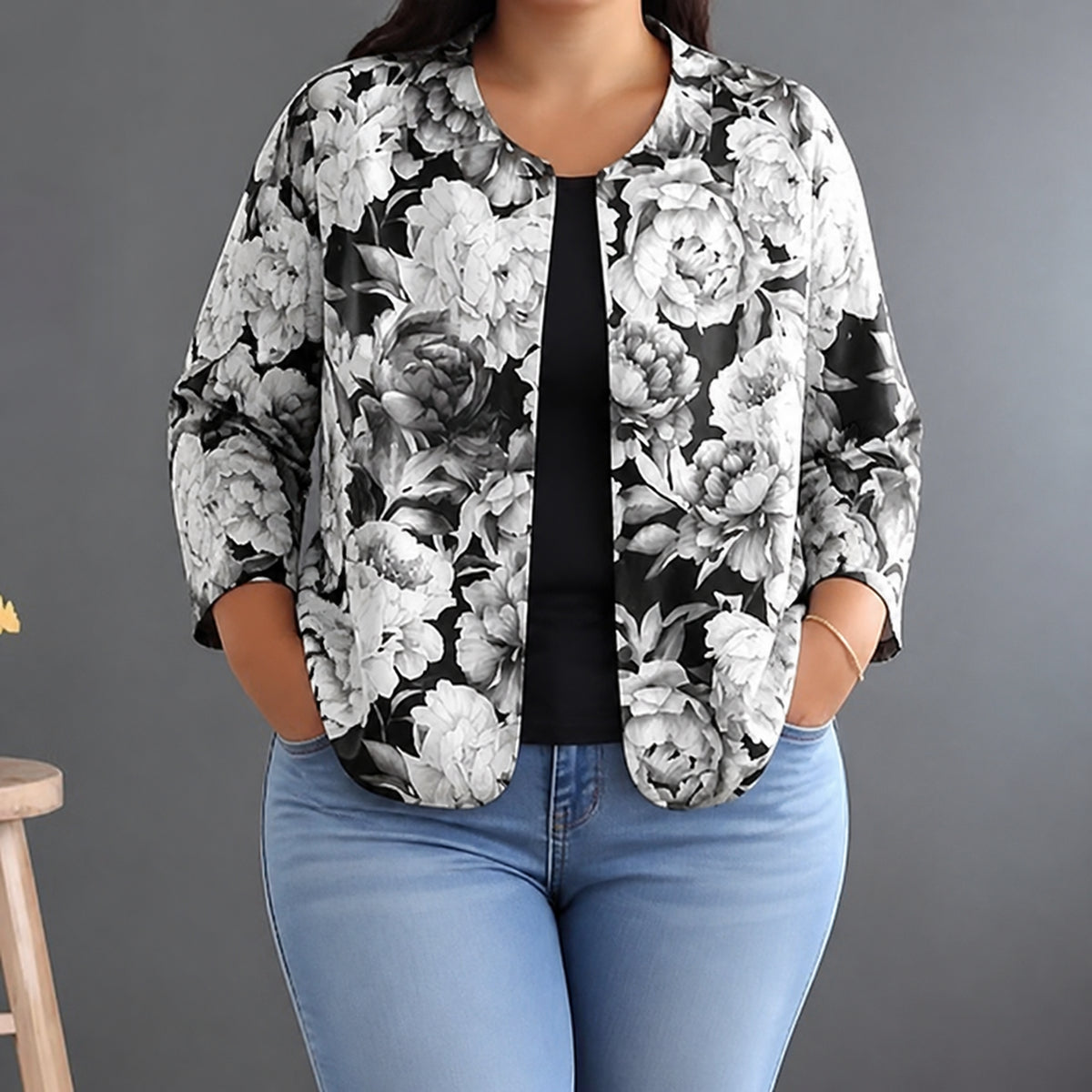 Gloria | Monochrome Floral Relaxed Open Shirt - Plus size model