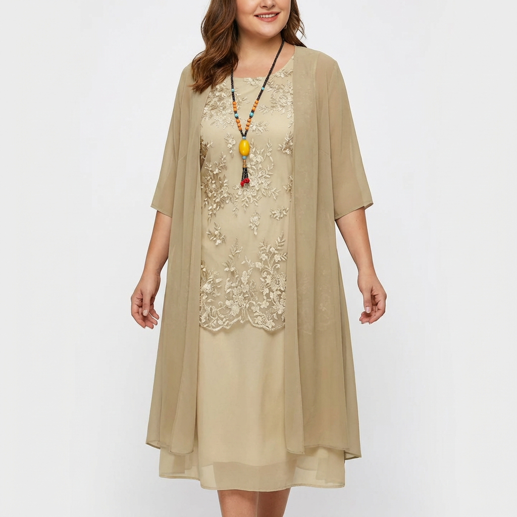 Aloria - Dreamy Elegance Dress - Plus size model