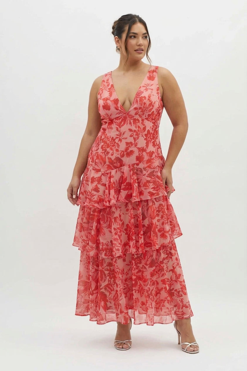 Dorotea | Maxi Dress - Plus size model