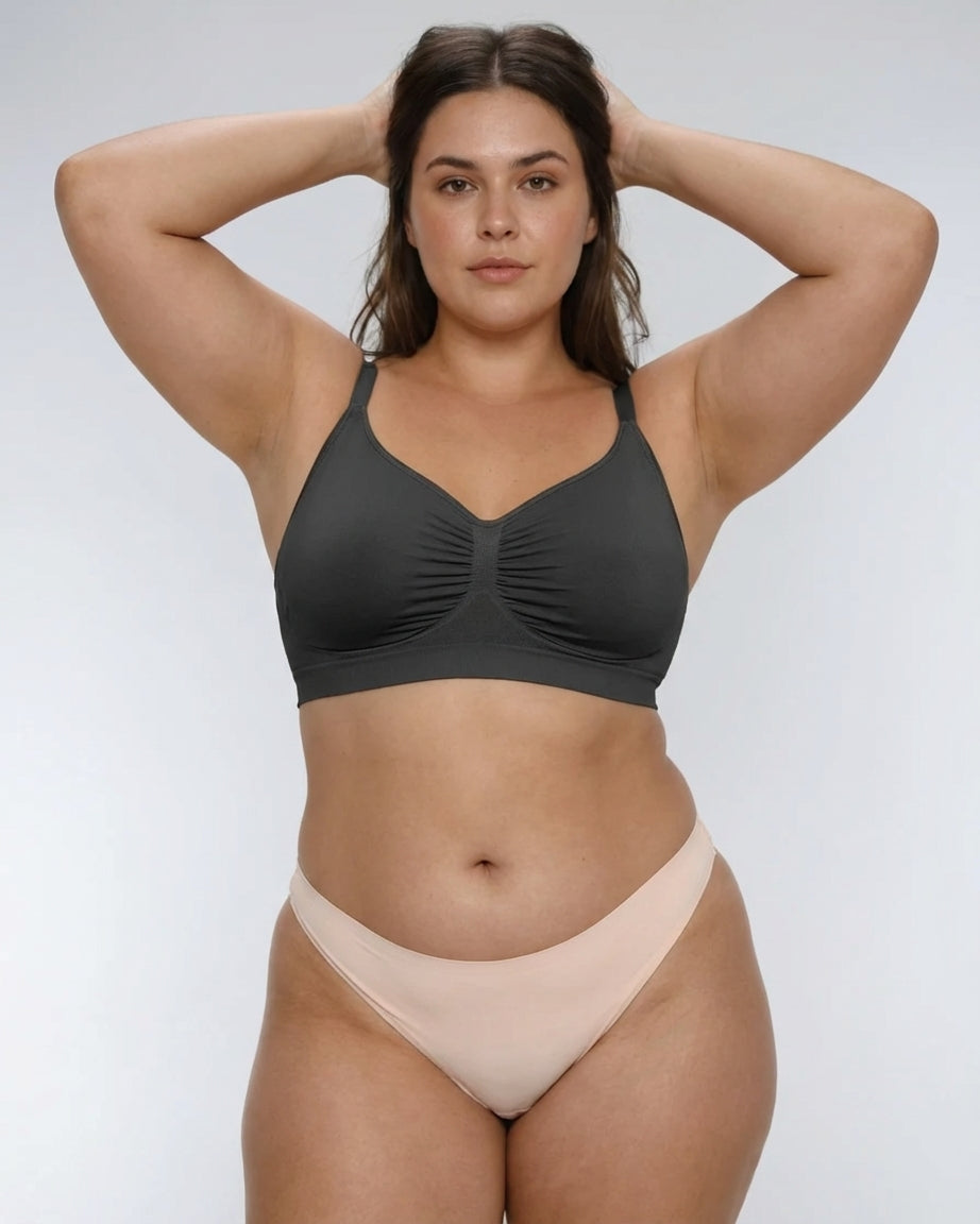 Flexible Wireless Bra - Plus size model