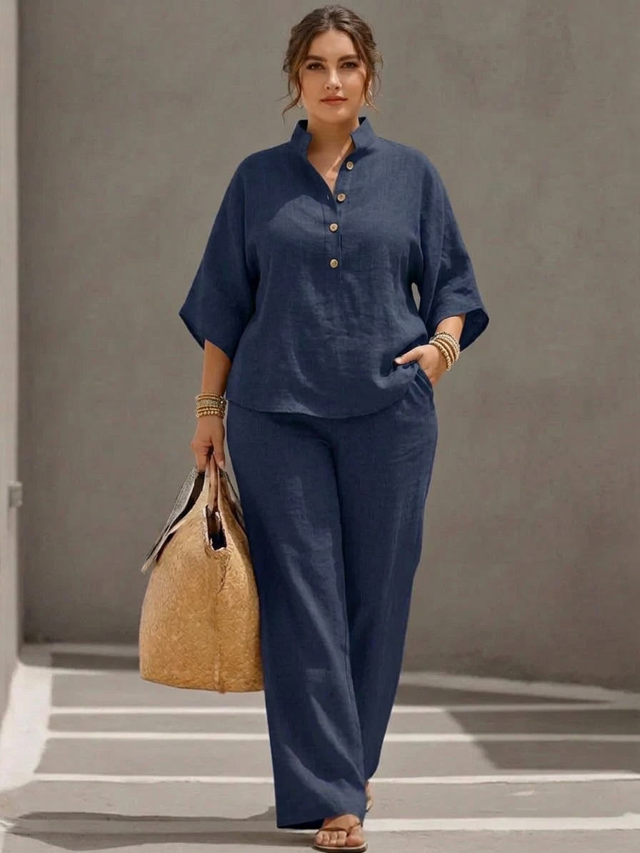 Maribel - Complete linen set with batwing sleeves and wide pants - Plus size model