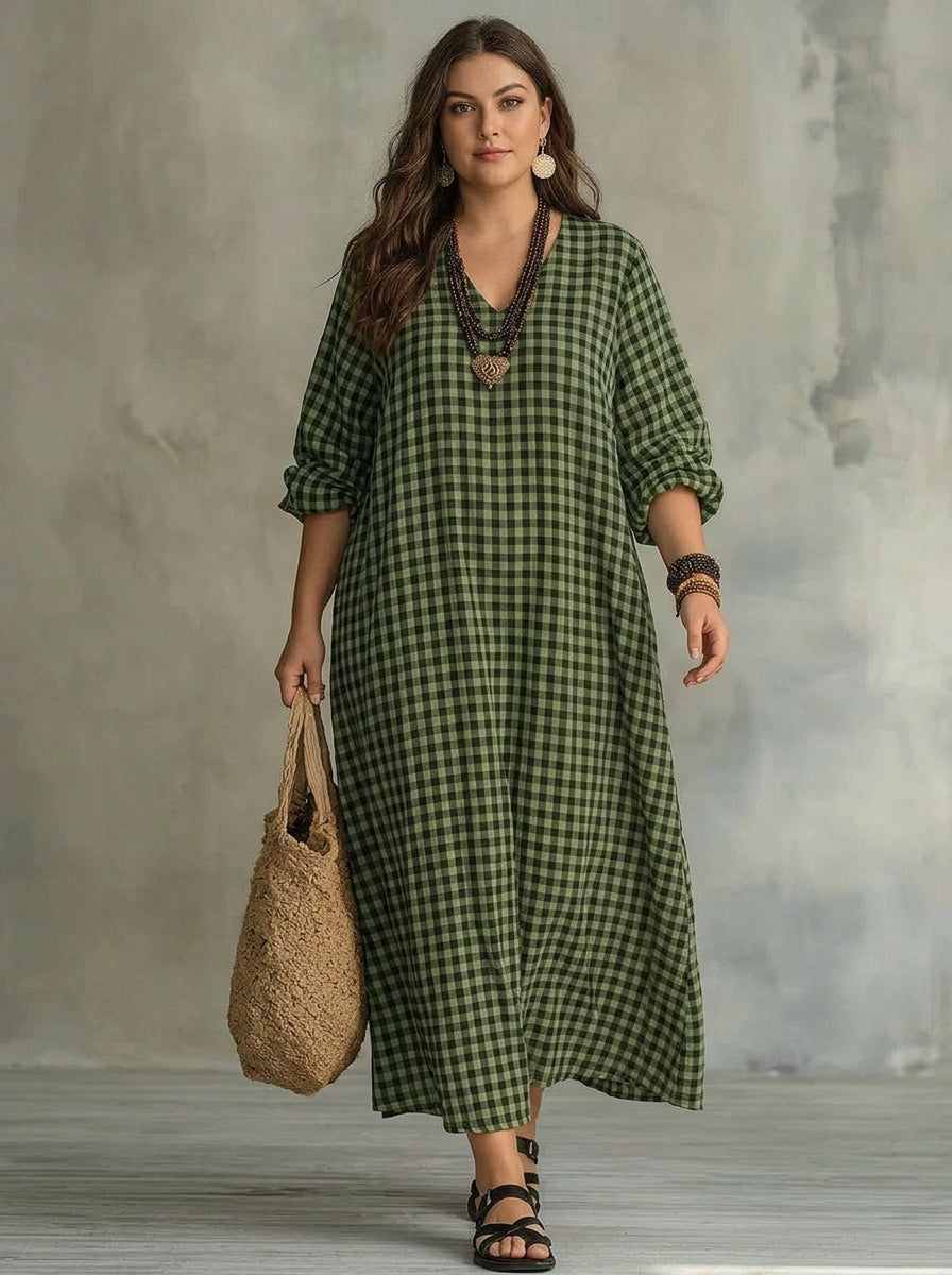 Mila | Check Maxi Dress - Plus size model