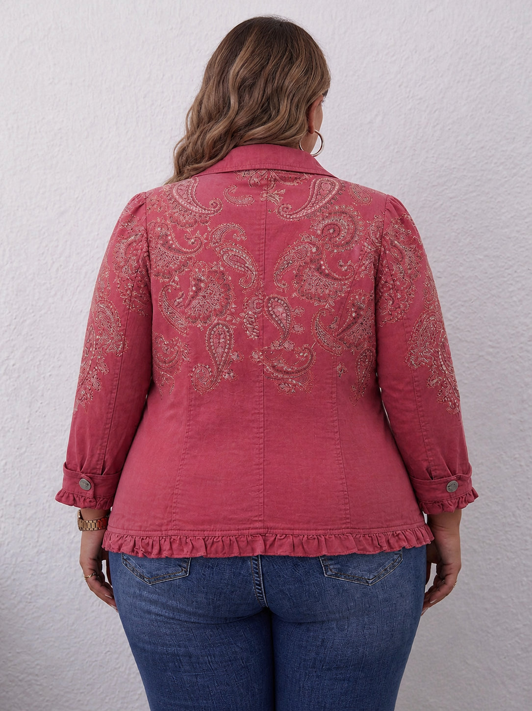 Anouk | Vintage Paisley Print Ruffled Jacket - Plus size model