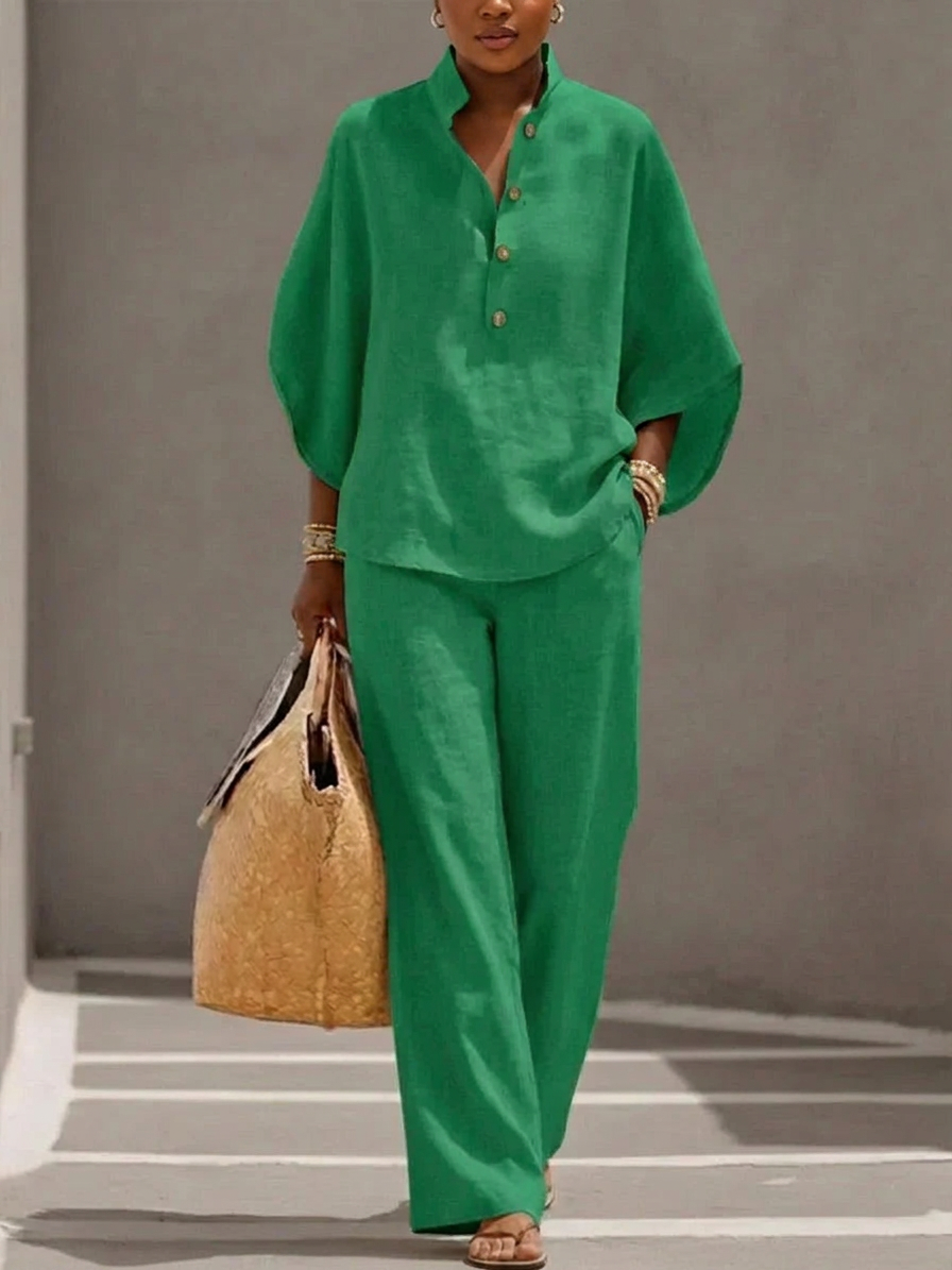 Maribel - Complete linen set with batwing sleeves and wide pants - Plus size model