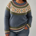 Hazel - Retro Scandinavian knitted sweater - Plus size model