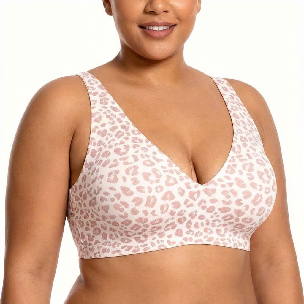 Seamless Gel Bra - Plus size model