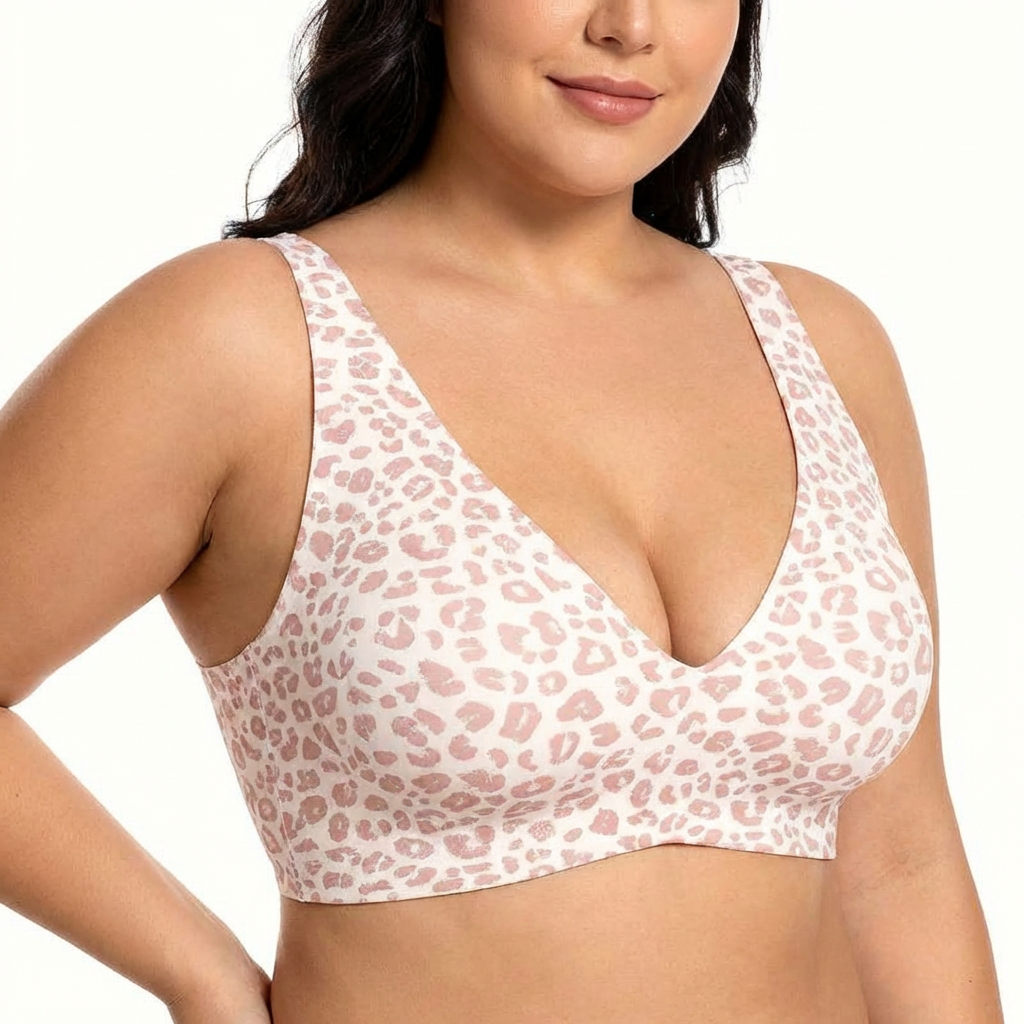 Seamless Gel Bra - Plus size model