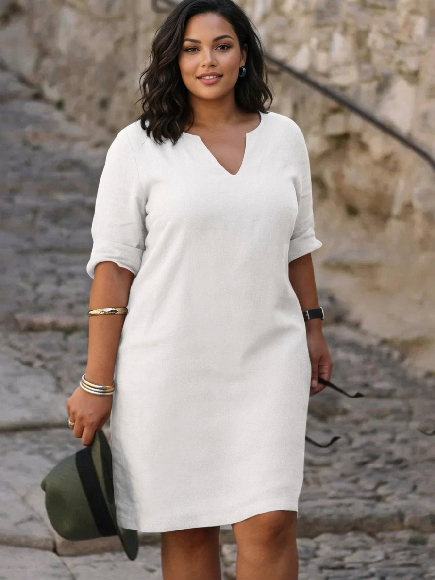 AMELIA | FLATTERING DRESS - Plus size model