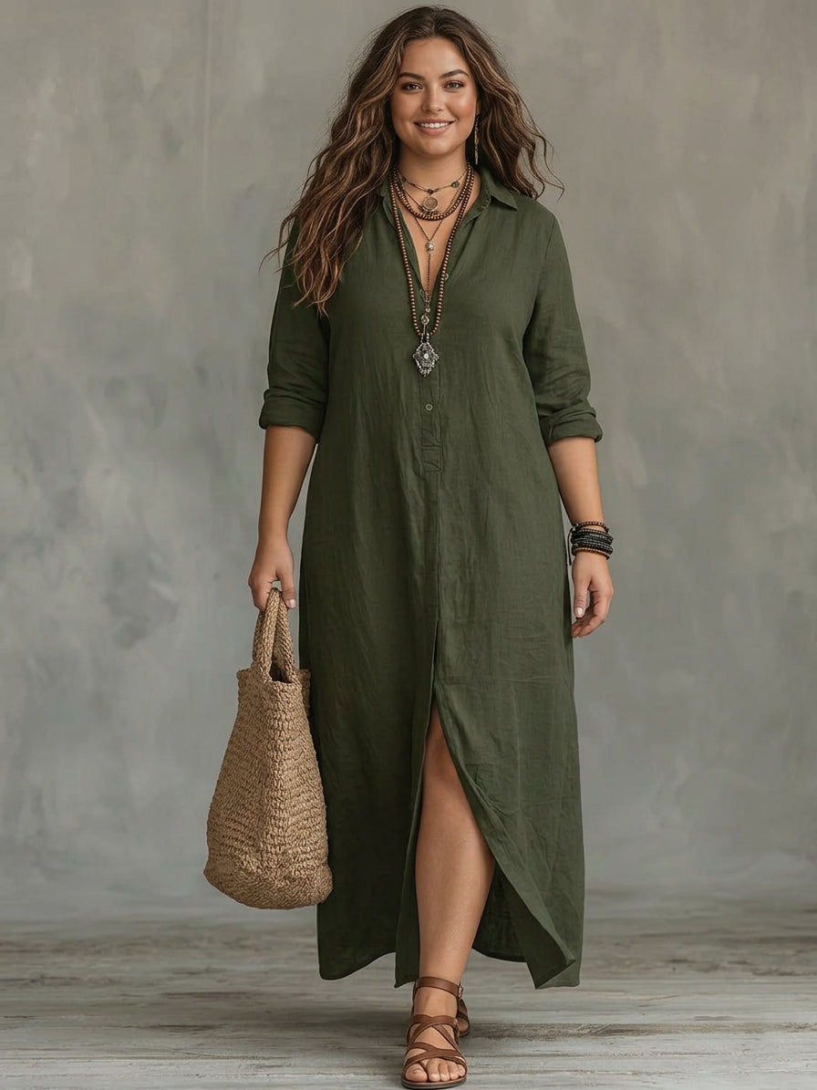 Soline™ | Maxi black fitted dress with buttons - Plus size model